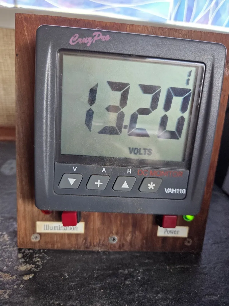 Slide: The Image of Morgan Out Island 33 1976 - 6044305