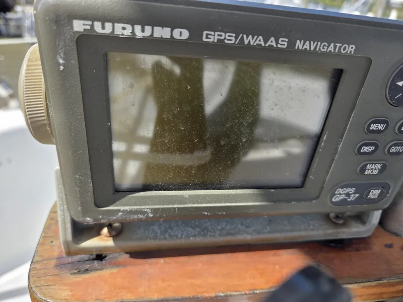 Slide: The Image of Morgan Out Island 33 1976 - 6044290