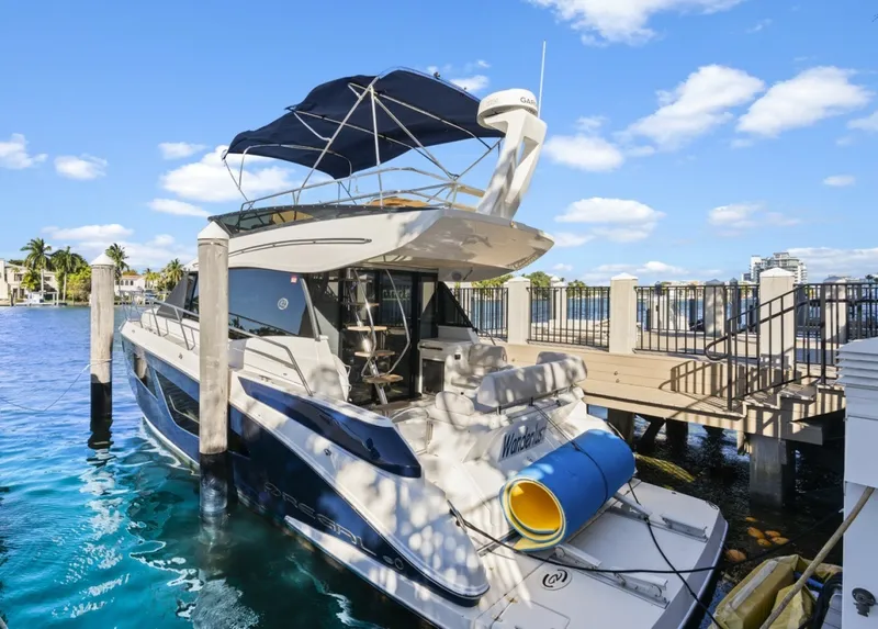 The Image of Regal 42 Fly 2020 - undefined