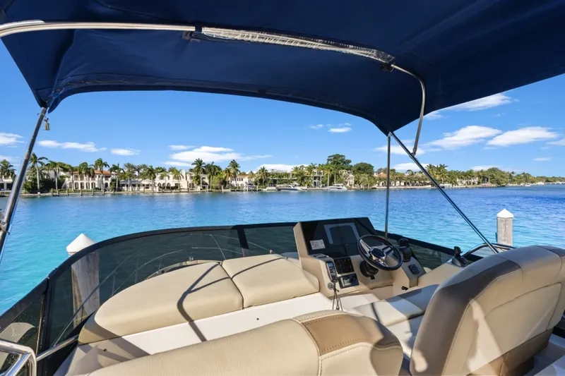 Slide: The Image of Regal 42 Fly 2020 - 6045328