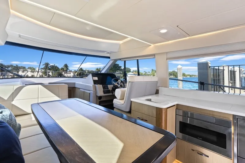 Slide: The Image of Regal 42 Fly 2020 - 6045331