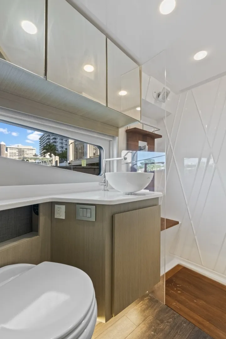 Slide: The Image of Regal 42 Fly 2020 - 6045337