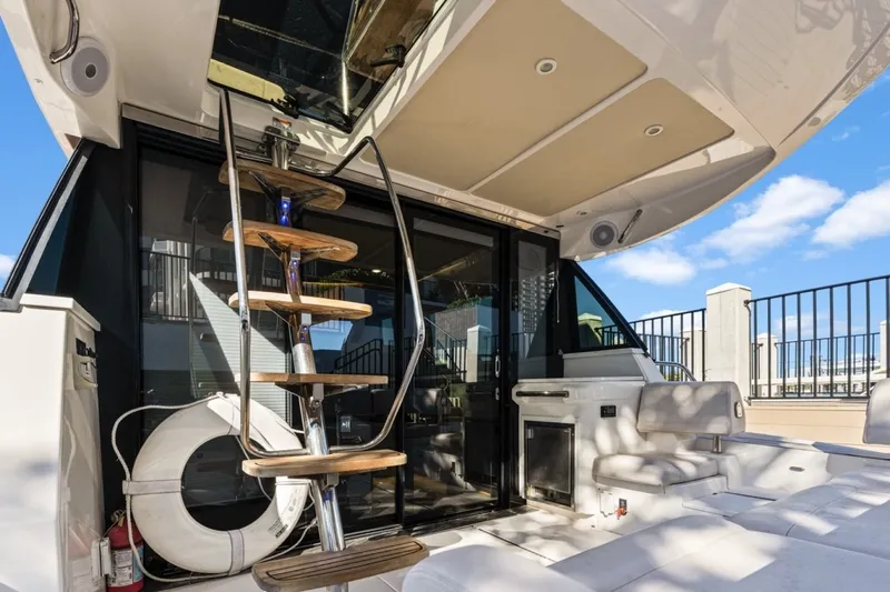 Slide: The Image of Regal 42 Fly 2020 - 6045321