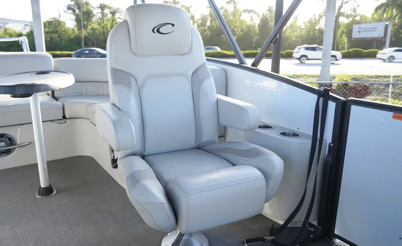 Slide: The Image of Crest 230 Caribbean LX 2023 - 6045774