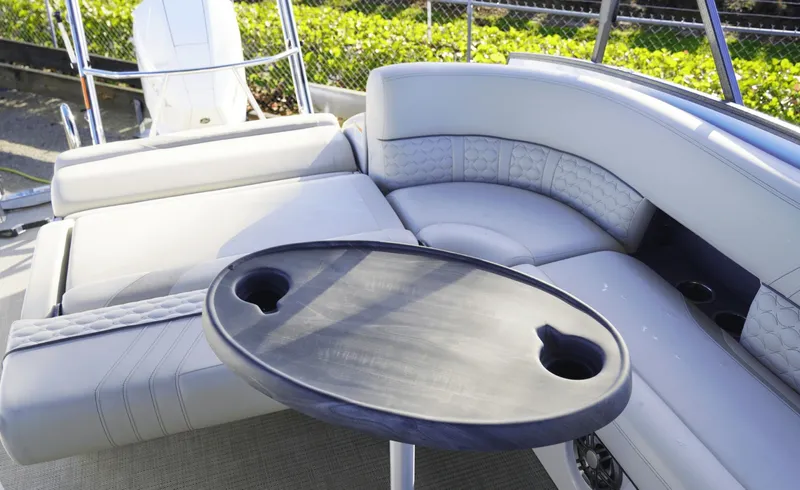 Slide: The Image of Crest 230 Caribbean LX 2023 - 6045790