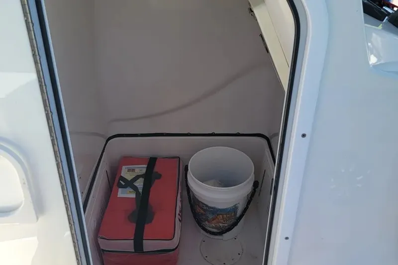 Slide: The Image of Blue Wave 2800 Makaira 2021 - 6045797