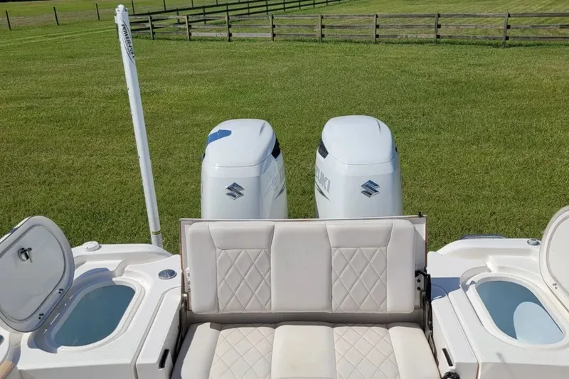 Slide: The Image of Blue Wave 2800 Makaira 2021 - 6045800