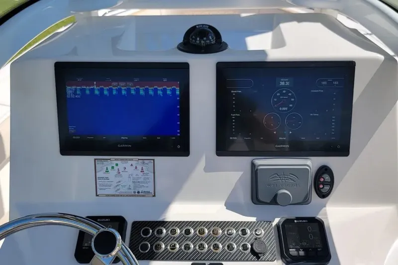 Slide: The Image of Blue Wave 2800 Makaira 2021 - 6045795