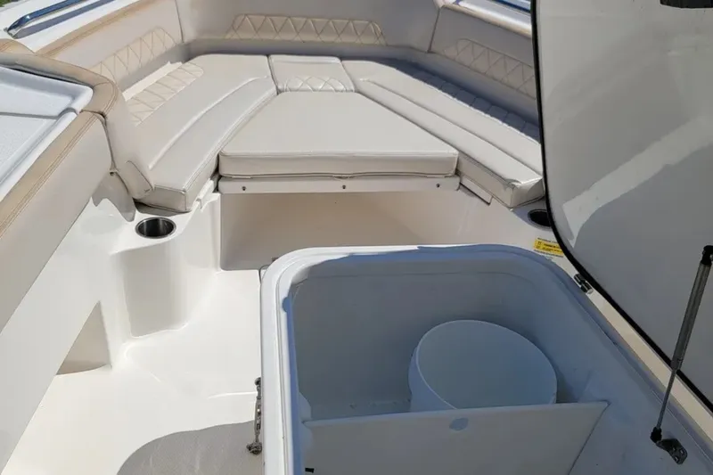 Slide: The Image of Blue Wave 2800 Makaira 2021 - 6045806