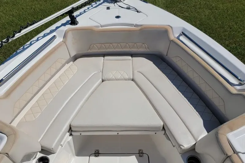 Slide: The Image of Blue Wave 2800 Makaira 2021 - 6045802