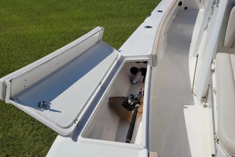 Slide: The Image of Blue Wave 2800 Makaira 2021 - 6045805