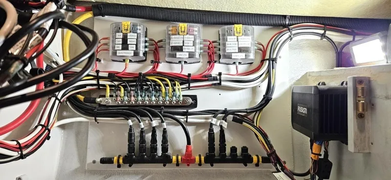 Slide: The Image of Eastsail All Weather 25 2025 - 6046046