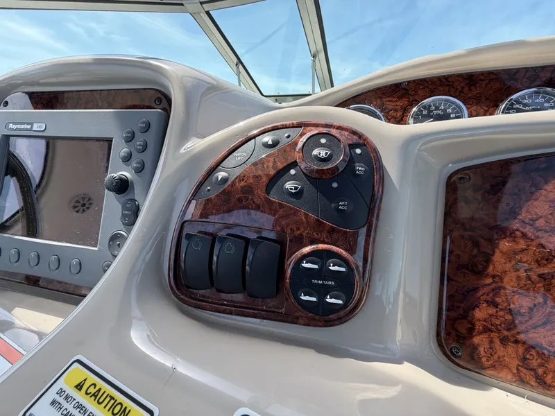 Slide: The Image of Sea Ray 320 Sundancer 2006 - 6046782