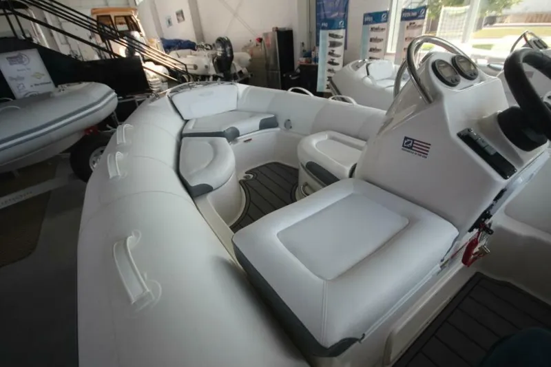 Slide: The Image of Zodiac Yachtline 440 DL NEO 2026 - 7382010