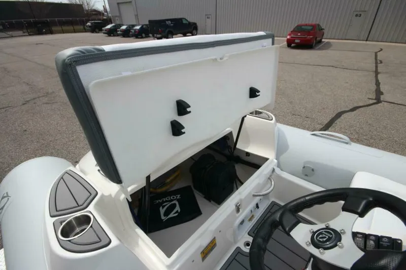 Slide: The Image of Zodiac Yachtline 440 DL NEO 2026 - 7382011
