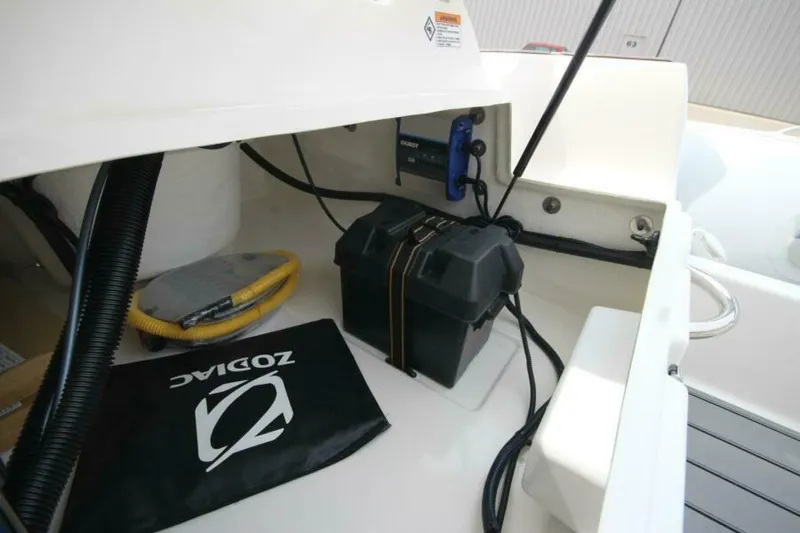 Slide: The Image of Zodiac Yachtline 440 DL NEO 2026 - 7382013