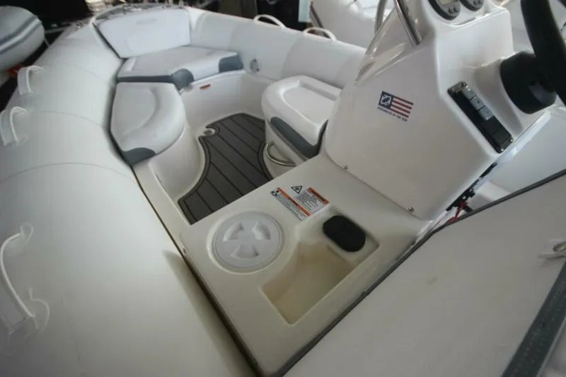 Slide: The Image of Zodiac Yachtline 440 DL NEO 2026 - 7382012