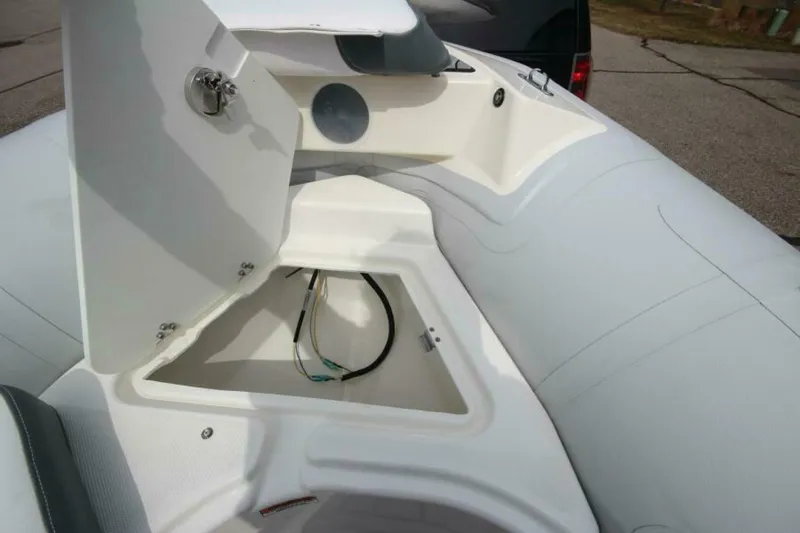 Slide: The Image of Zodiac Yachtline 440 DL NEO 2026 - 7382023