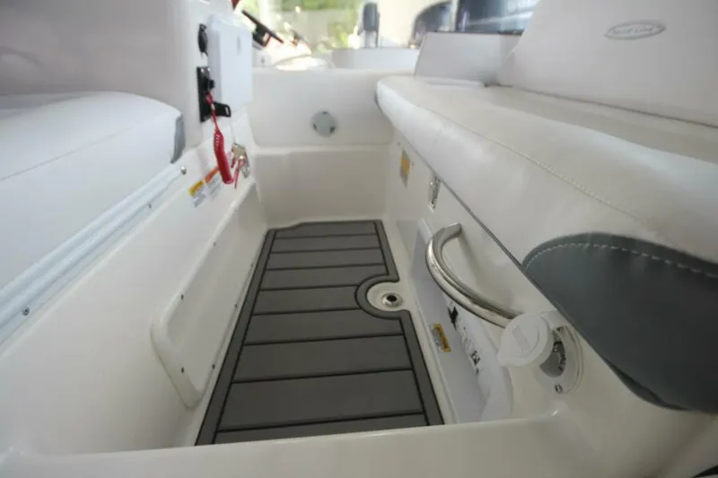Slide: The Image of Zodiac Yachtline 440 DL NEO 2026 - 7382020