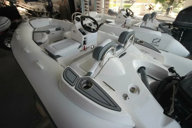 Slide: The Image of Zodiac Yachtline 440 DL NEO 2026 - 7382000