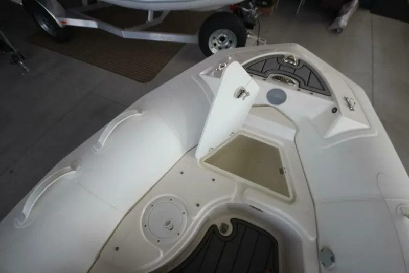 Slide: The Image of Zodiac Yachtline 440 DL NEO 2026 - 7382016