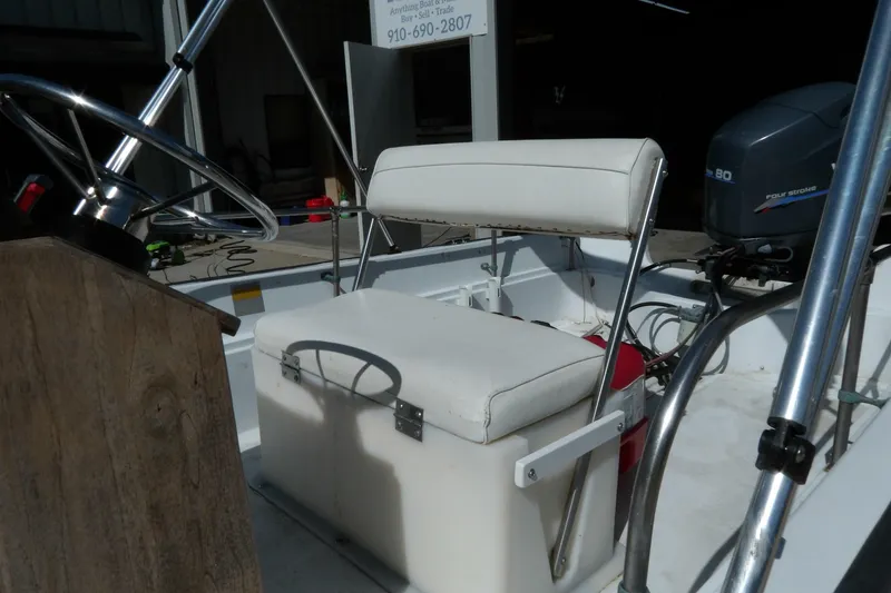 Slide: The Image of Boston Whaler Montauk 17 CC 1982 - 6047415