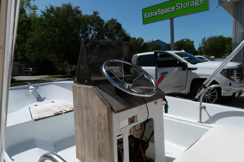 Slide: The Image of Boston Whaler Montauk 17 CC 1982 - 6047408