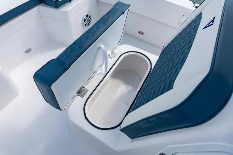 Slide: The Image of Twin Vee 22 BayCat 2026 - 6048156