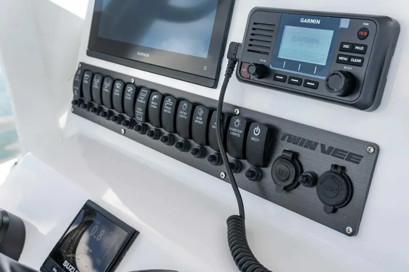 Slide: The Image of Twin Vee 22 BayCat 2026 - 6048162