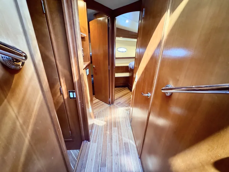 Slide: The Image of Carver Voyager 530  Companionway - 6050108