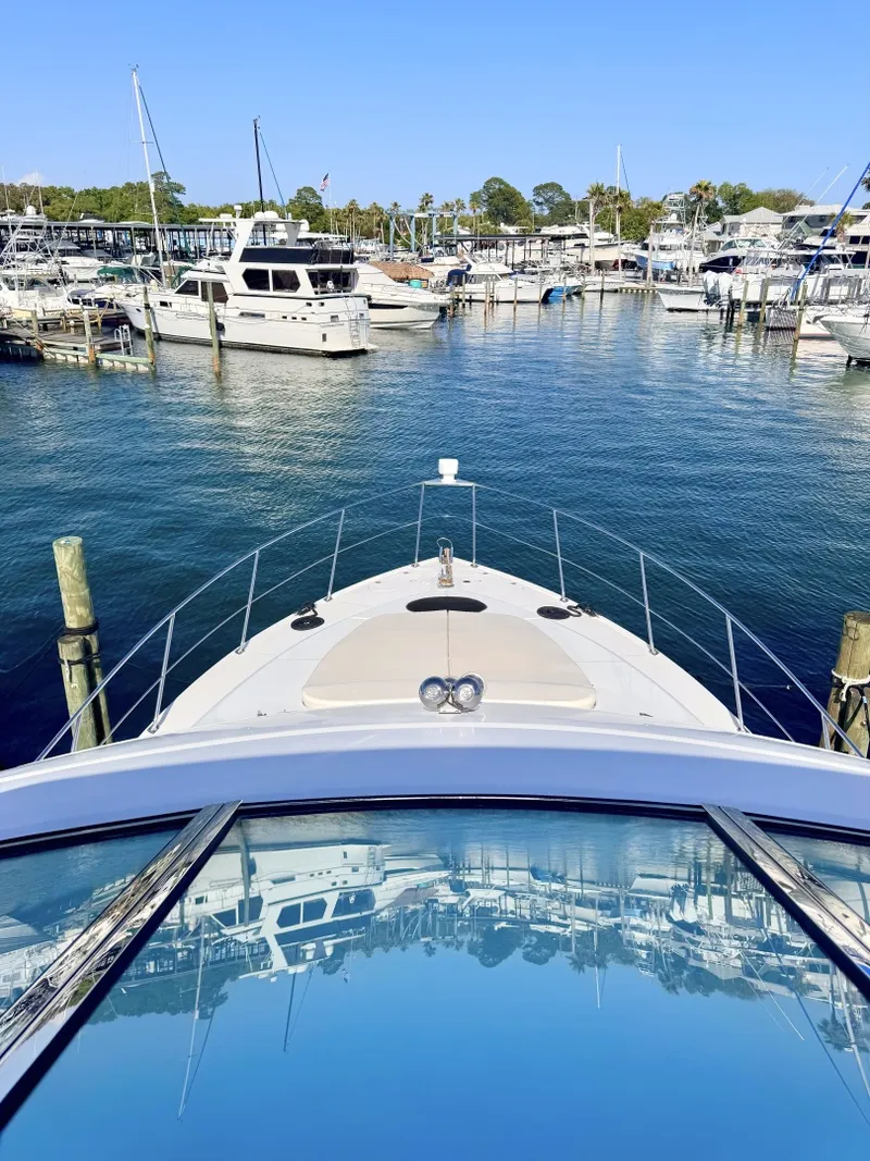 Slide: The Image of Carver Voyager 530  Bow - 6050105