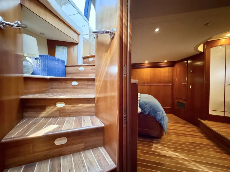Slide: The Image of Carver Voyager 530  Companionway - 6050005
