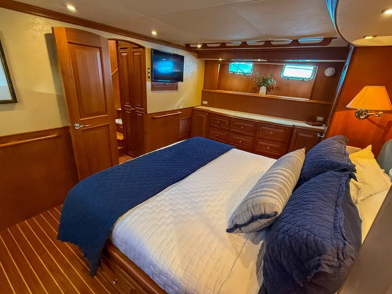 Slide: The Image of Grand Banks 64 Aleutian RP 2003 - 6048820