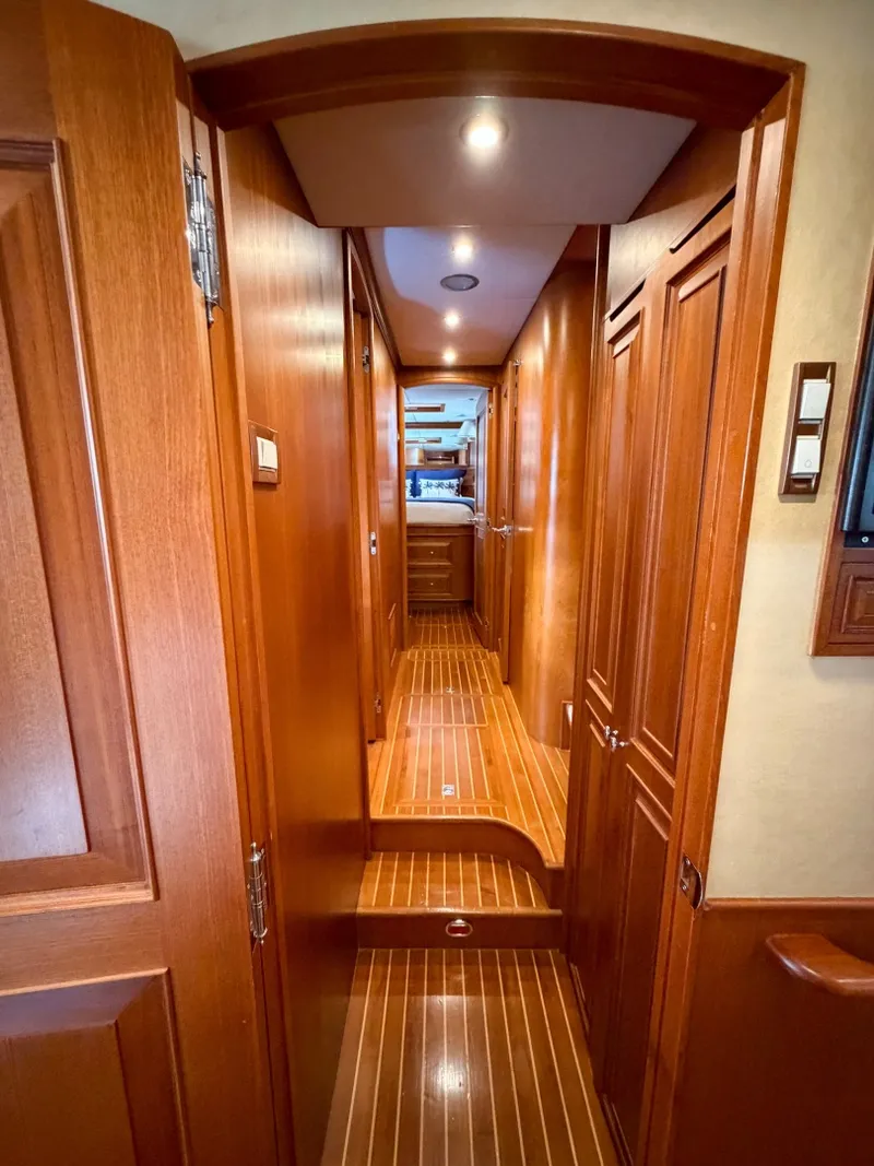 Slide: The Image of Grand Banks 64 Aleutian RP 2003 - 6048908