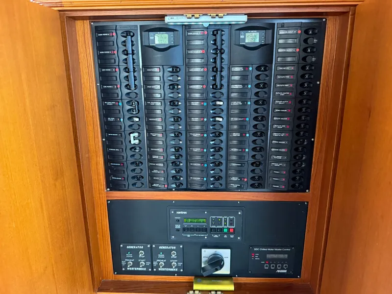 Slide: The Image of Grand Banks 64 Aleutian RP 2003 - 6048831