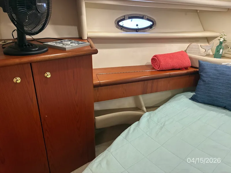 Slide: The Image of 41' Maxum VIP Stateroom - 6063837