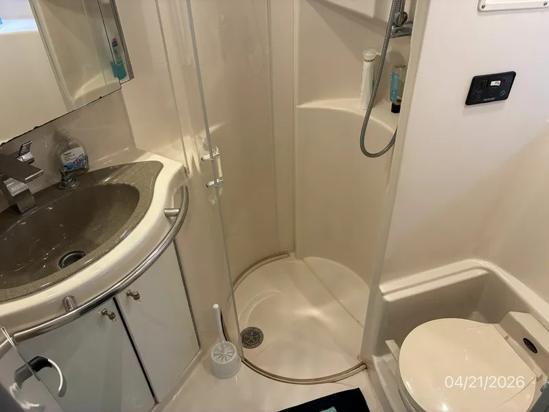 Slide: The Image of 41' Maxum VIP Head - 6063774