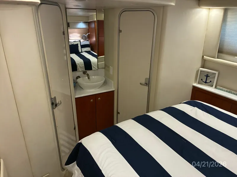 Slide: The Image of 41' Maxum Master Stateroom - 6063773