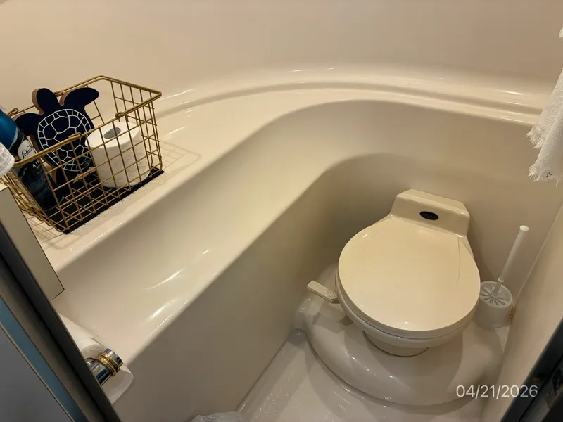 Slide: The Image of 41' Maxum Master Stateroom Head - 6063768