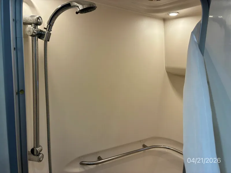 Slide: The Image of 41' Maxum Master Shower - 6063769