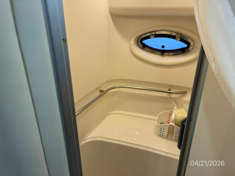 Slide: The Image of 41' Maxum Master Shower - 6063771