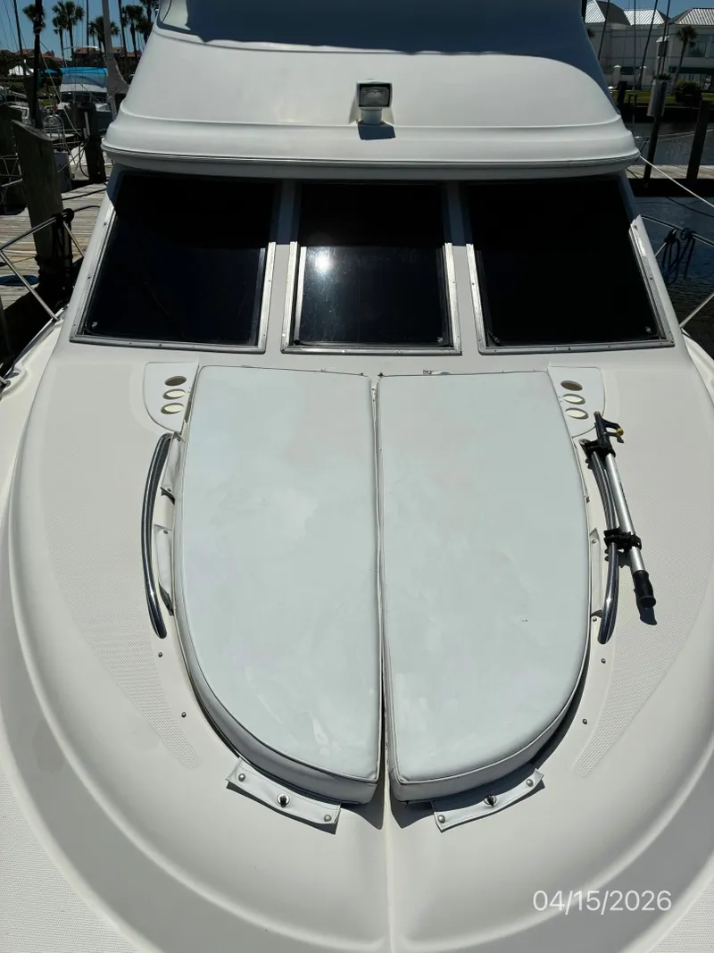 Slide: The Image of 41' Maxum Foredeck - 6063759