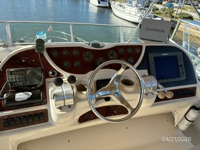 Slide: The Image of 41' Maxum Flybridge - 6063830