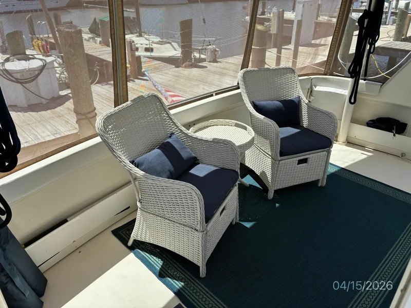 Slide: The Image of 41' Maxum Aft Deck - 6063828