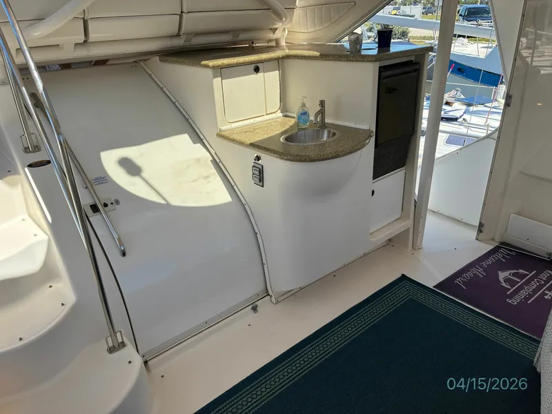Slide: The Image of 41' Maxum Aft Deck - 6063775
