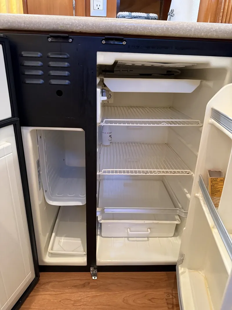 Slide: The Image of Carver Yachts 44 CMY 2006 - 6052344