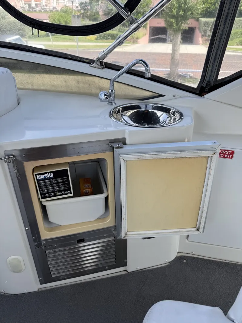 Slide: The Image of Carver Yachts 44 CMY 2006 - 6052428