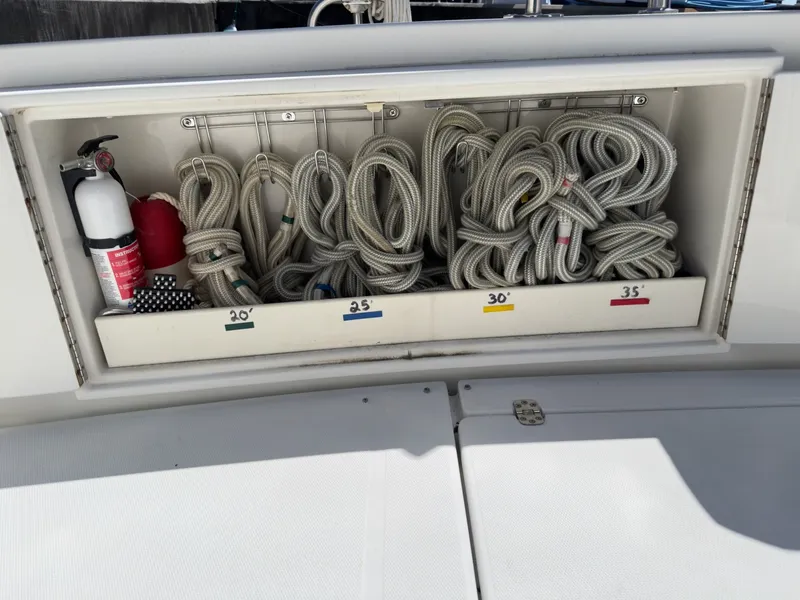 Slide: The Image of Carver Yachts 44 CMY 2006 - 6051768