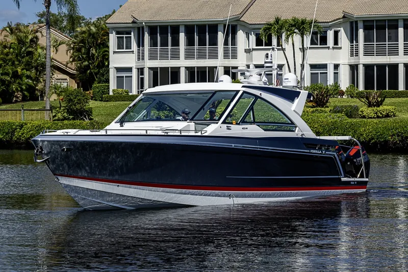 Slide: The Image of Formula 400 Super Sport Crossover 2024 - 6064229