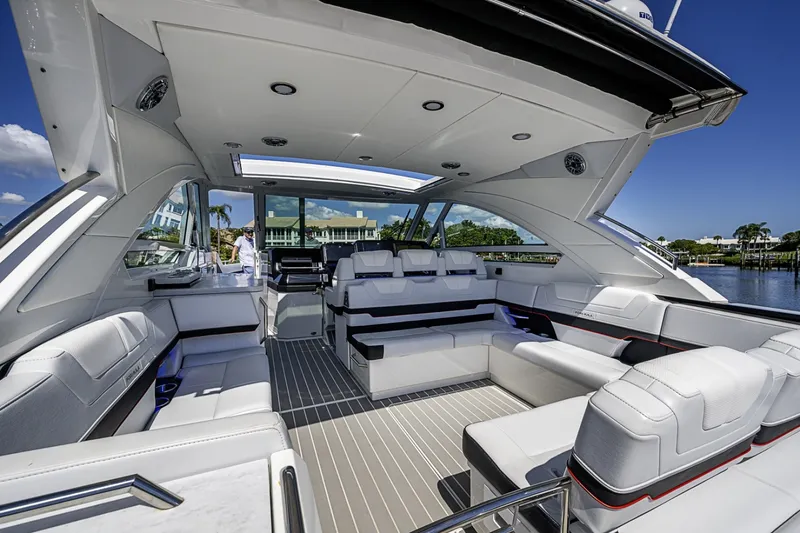 Slide: The Image of Formula 400 Super Sport Crossover 2024 - 6064193